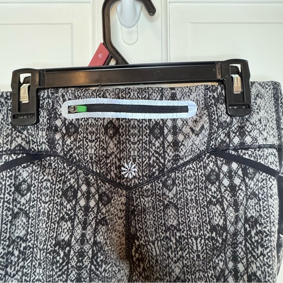 Athleta Black and Gray Patterned Activewear - Picture 3 of 7